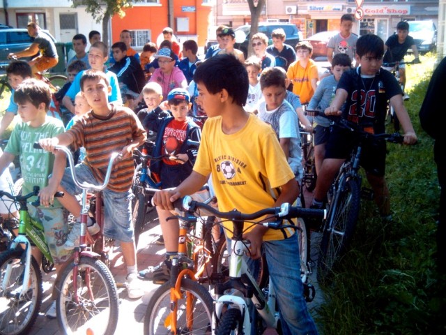 DSCI00031 1024x768 Над 100 деца участваха в състезанието по майсторско  колоездене