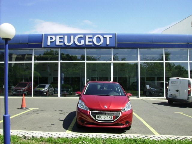 Peugeot 208 1024x768 Първите  Peugeot 208 пристигнаха в Бургас
