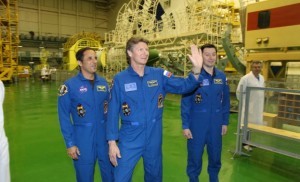 f02bd41cc8057447580967ed8a874046 300x182 Международният екип космонавти се завърна на Земята