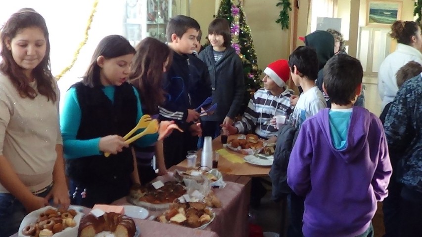 DSC00332 1024x576 Благотворителен Коледен базар в подкрепа на фондацията за деца с проблеми в развитието „Свети Мина”/видео/