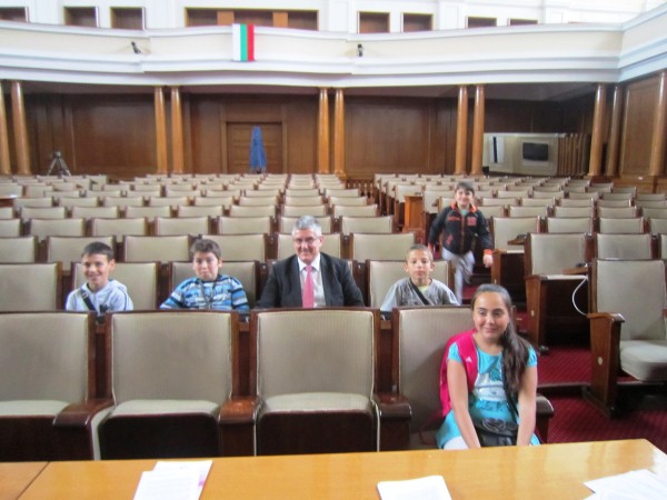 uchenici_parlament1