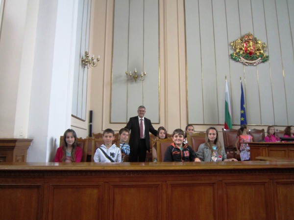uchenici_parlament3